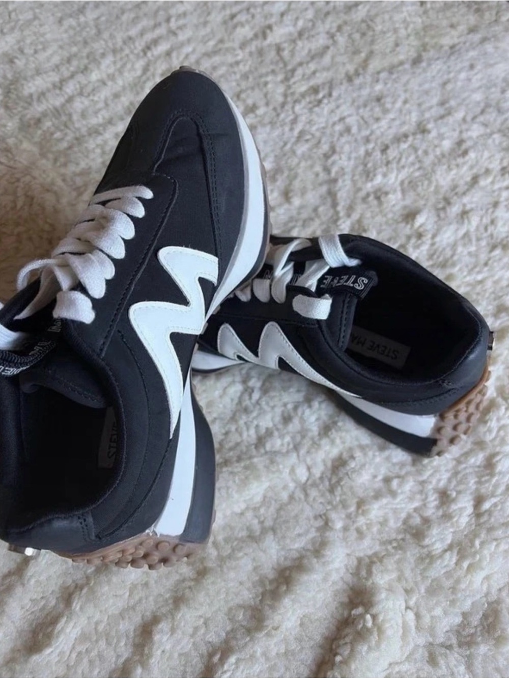 Steven Madden girls Black & White Athletic Sneakers 5.5 Youth size - Picture 2 of 9